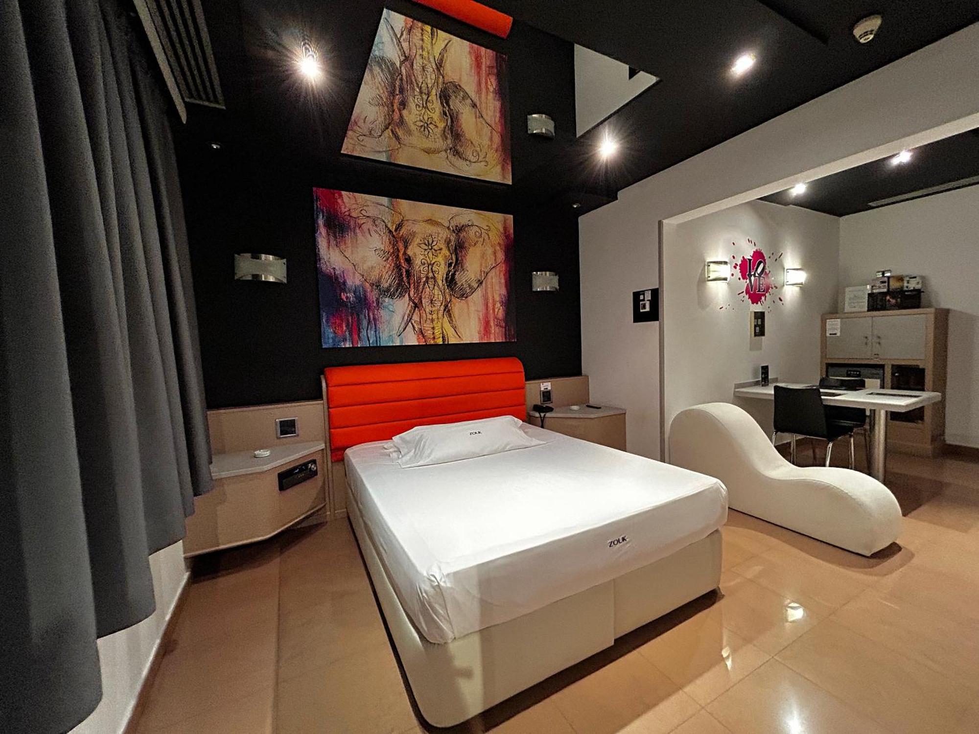 Zouk Hotel (Adults Only) Alcalá de Henares Exteriér fotografie
